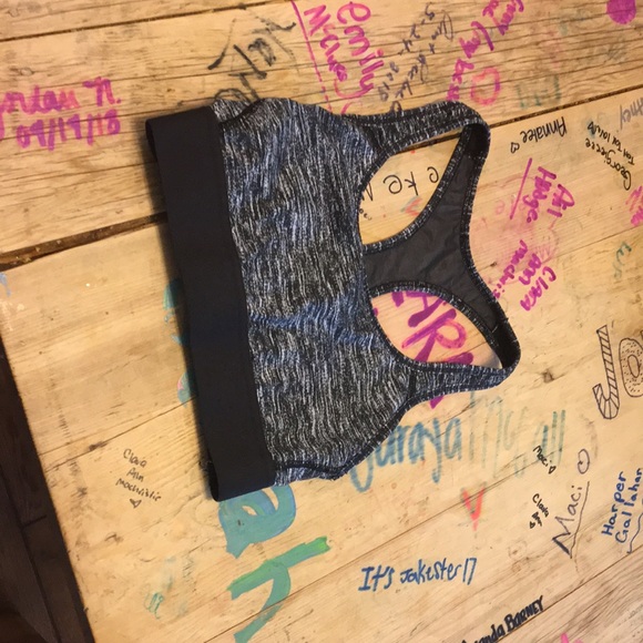 Sports bra - Picture 1 of 2